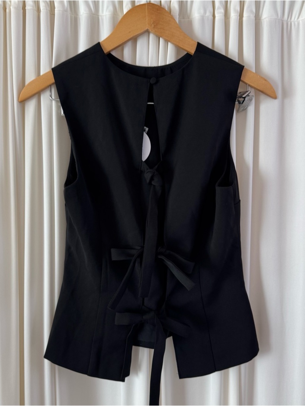 More To Come Reagan Top Sleek Black Sleeveless Peplum Top Open Back Tie Bow Sz M - Picture 4 of 5